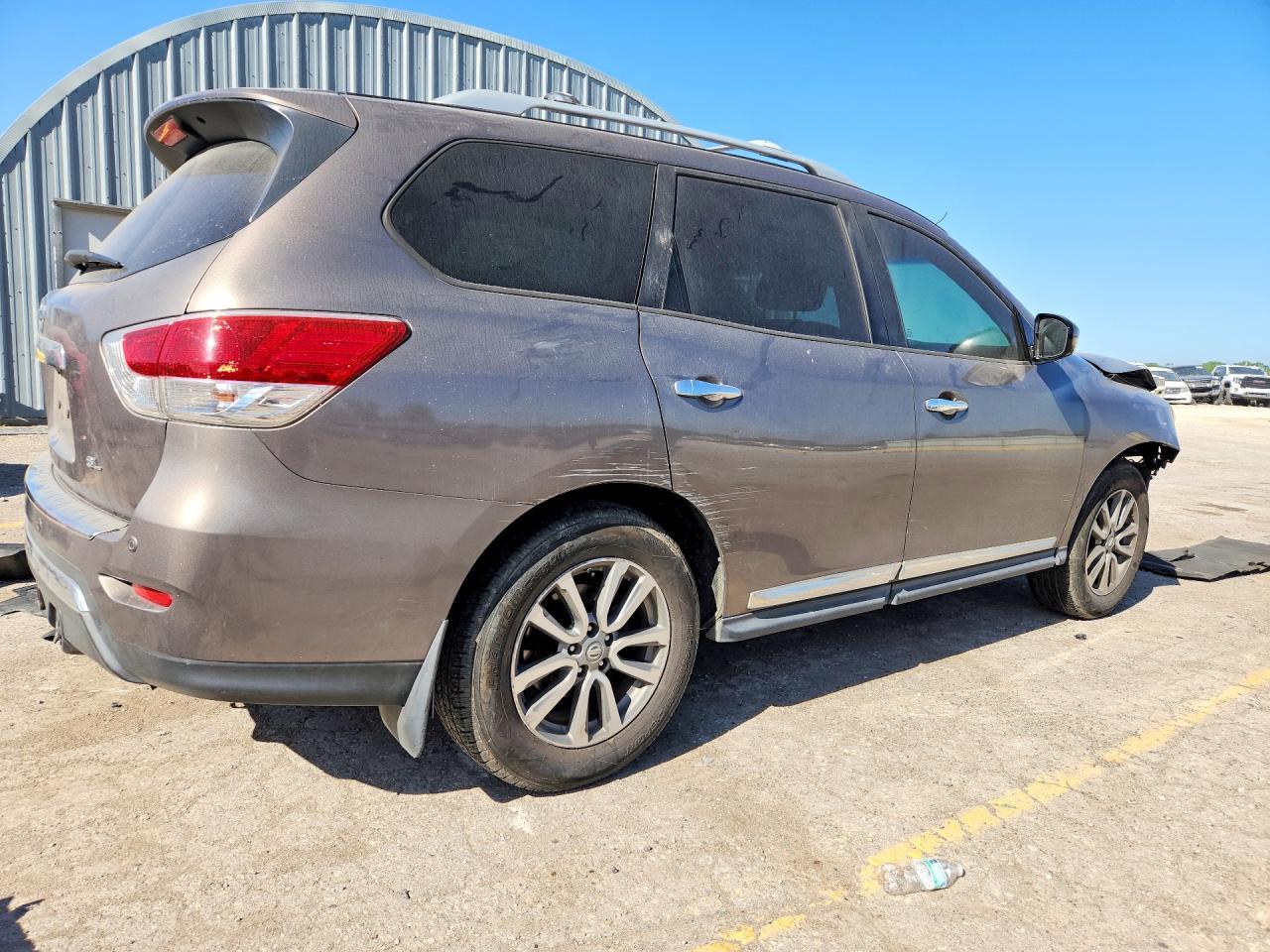 2013 Nissan Pathfinder S - Image 3