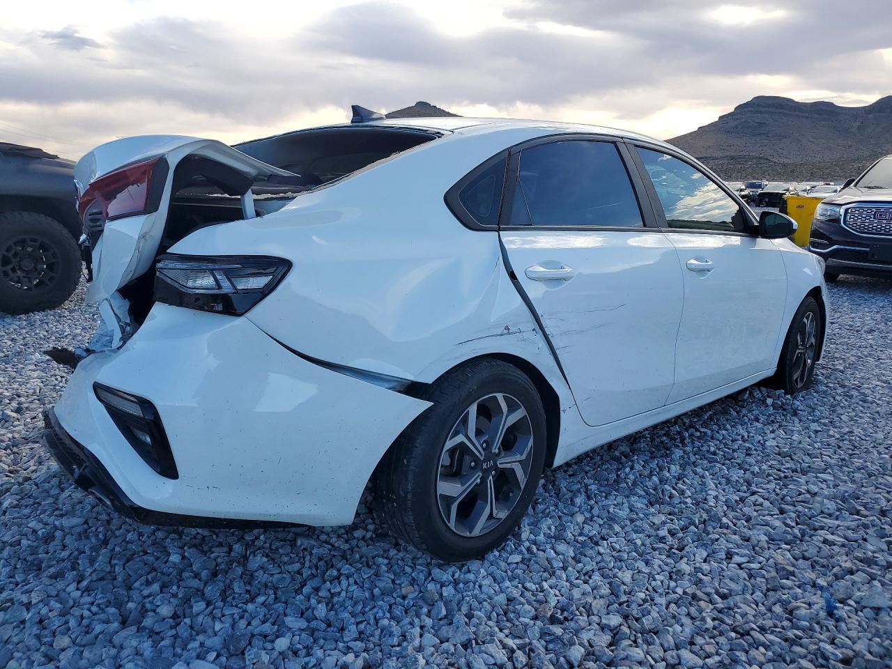 2019 Kia Forte Lxs - Image 3