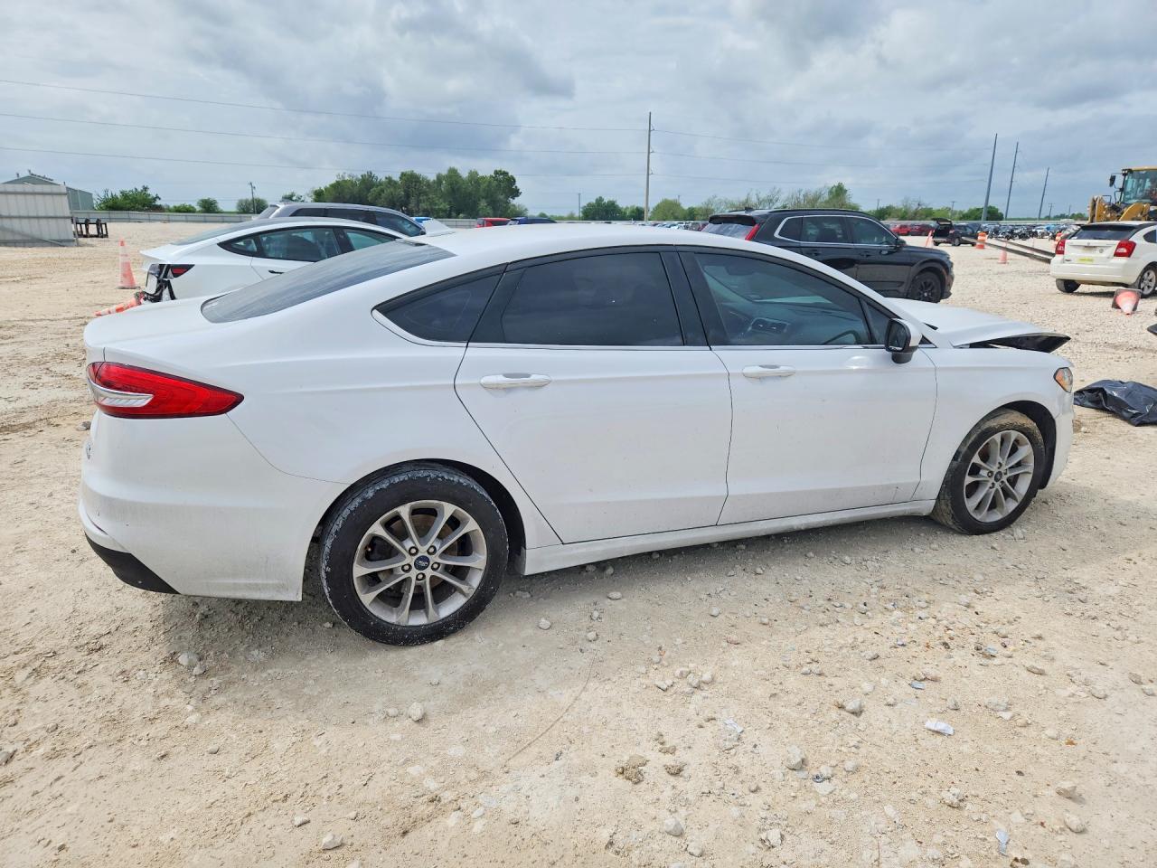 2020 Ford Fusion Se - Image 3