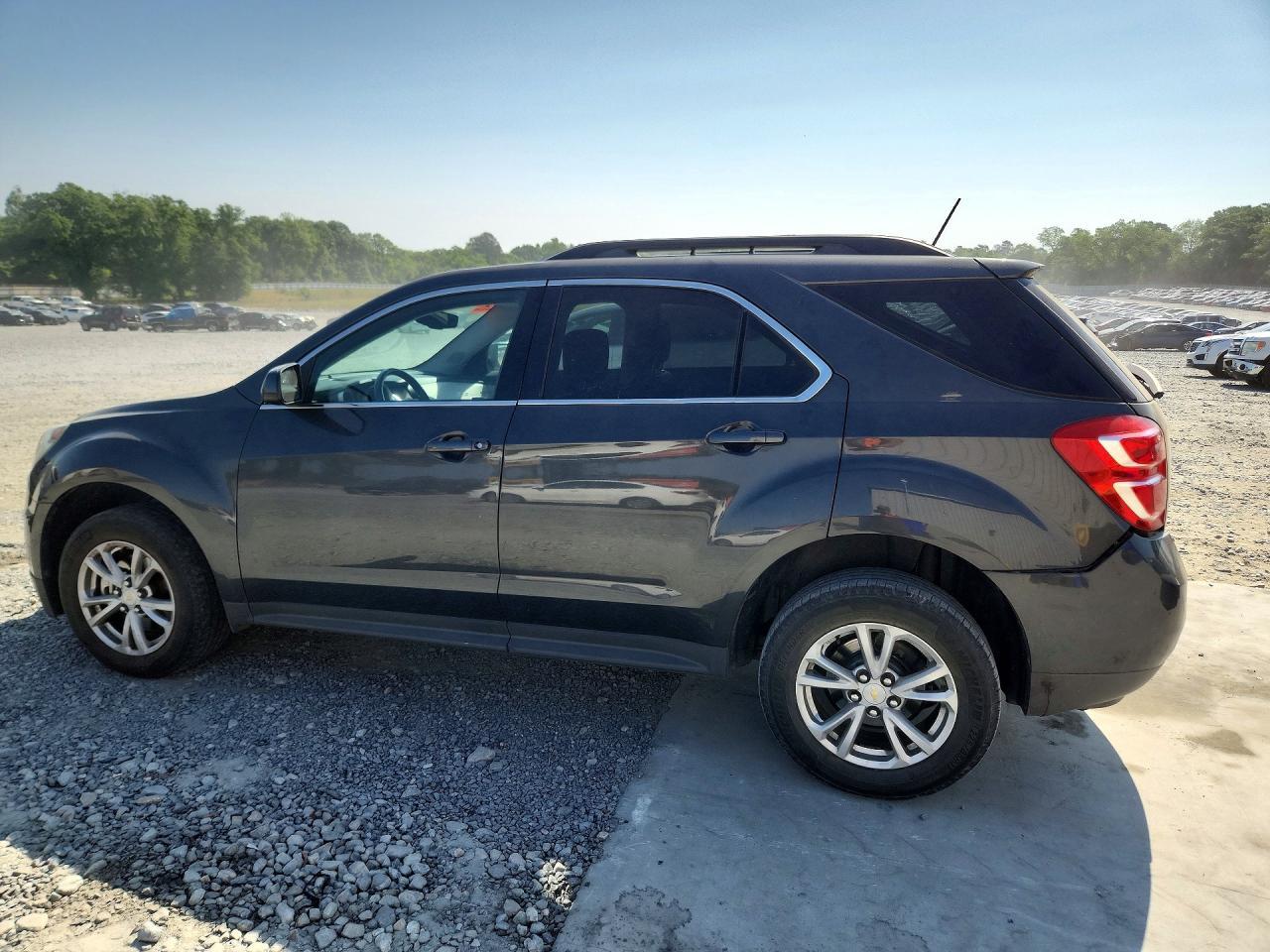 2017 Chevrolet Equinox Lt - Image 2