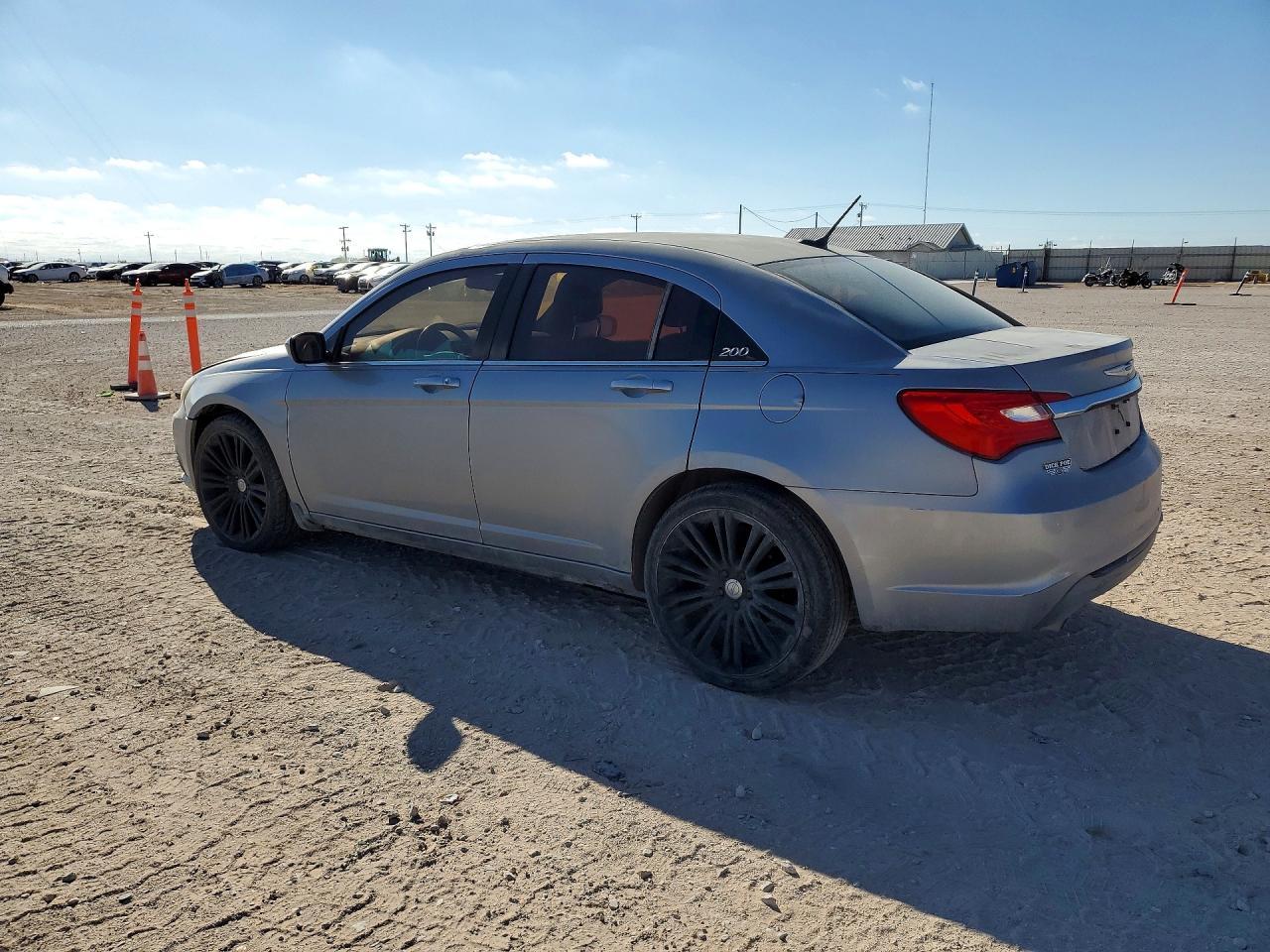 2014 Chrysler 200 Touring - Image 2