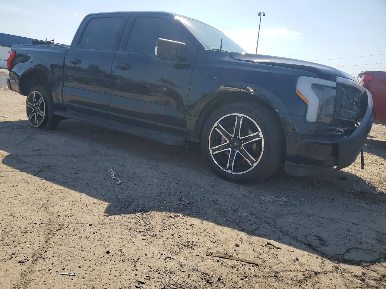 2025 Ford F150 Lightning Xlt - Фото 4