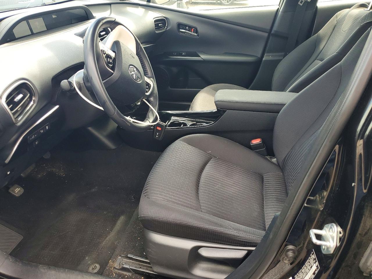 2018 Toyota Prius Three - Image 7