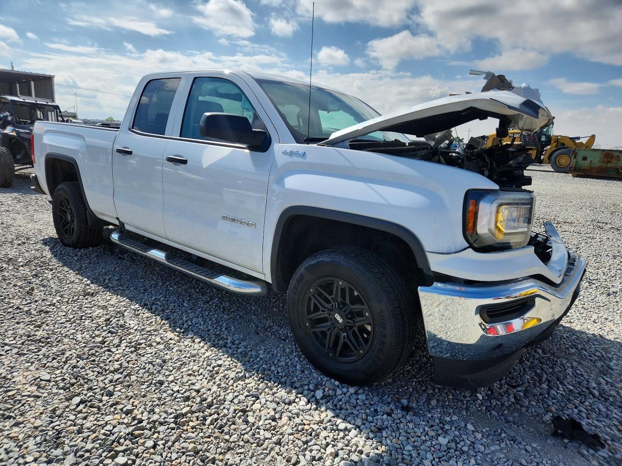 2017 GMC Sierra K1500 - Image 4