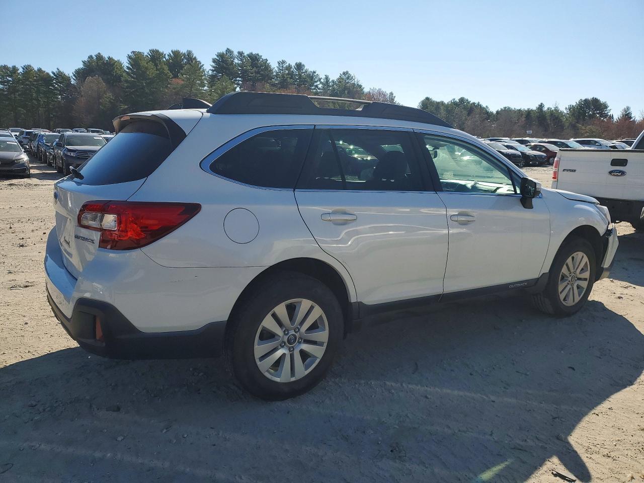 2019 Subaru Outback 2.5I Premium - Image 3