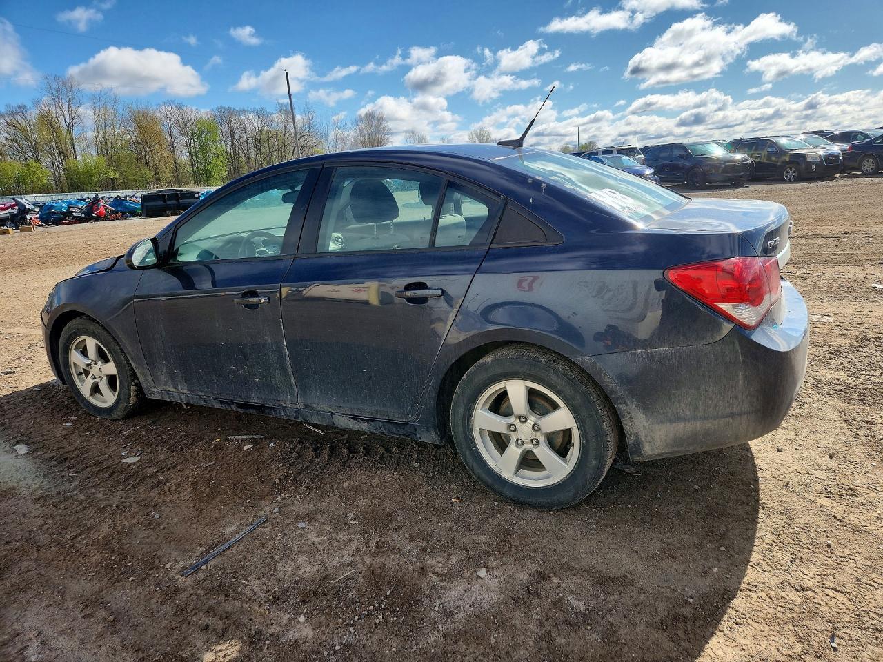 2014 Chevrolet Cruze Ls - Image 2