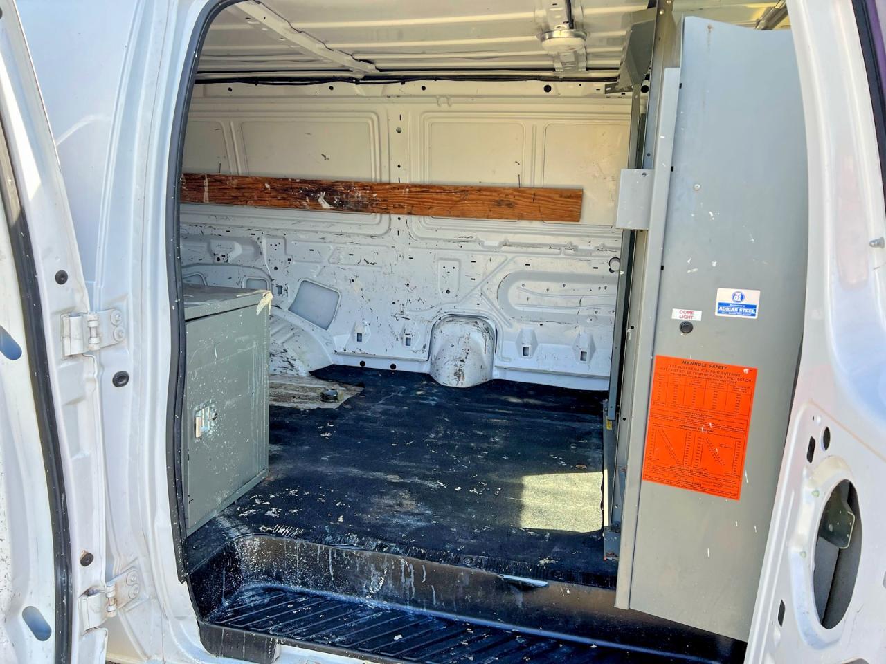 2010 Ford Econoline E250 Van - Фото 6