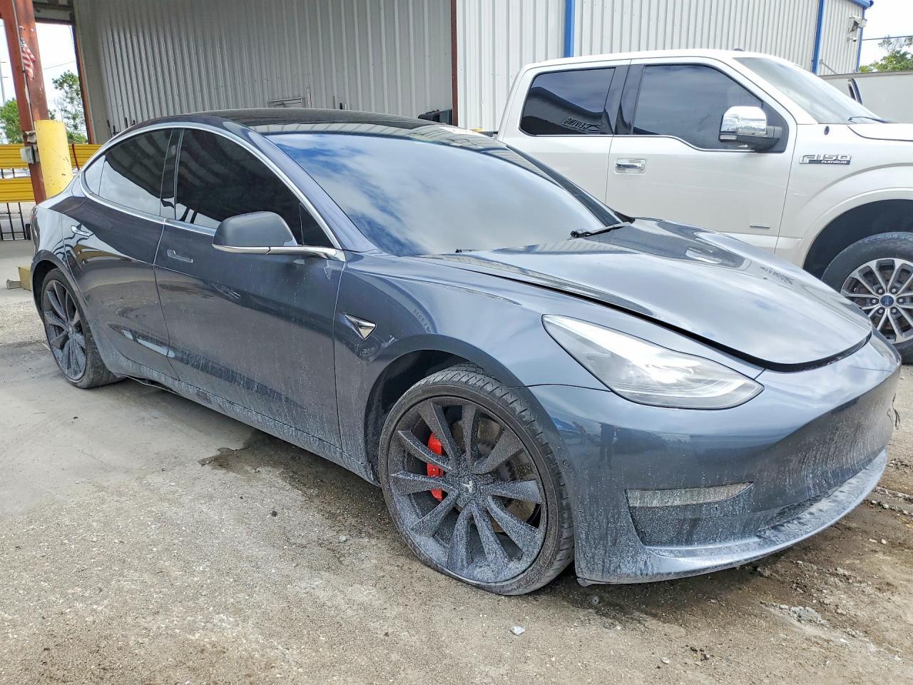 2020 Tesla Model 3 - Фото 4