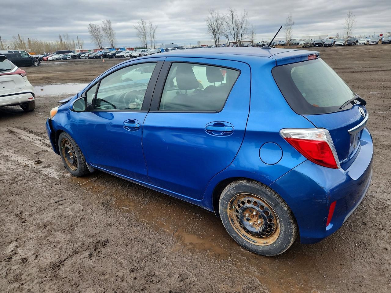 2012 Toyota Yaris 5-Door L - Фото 2