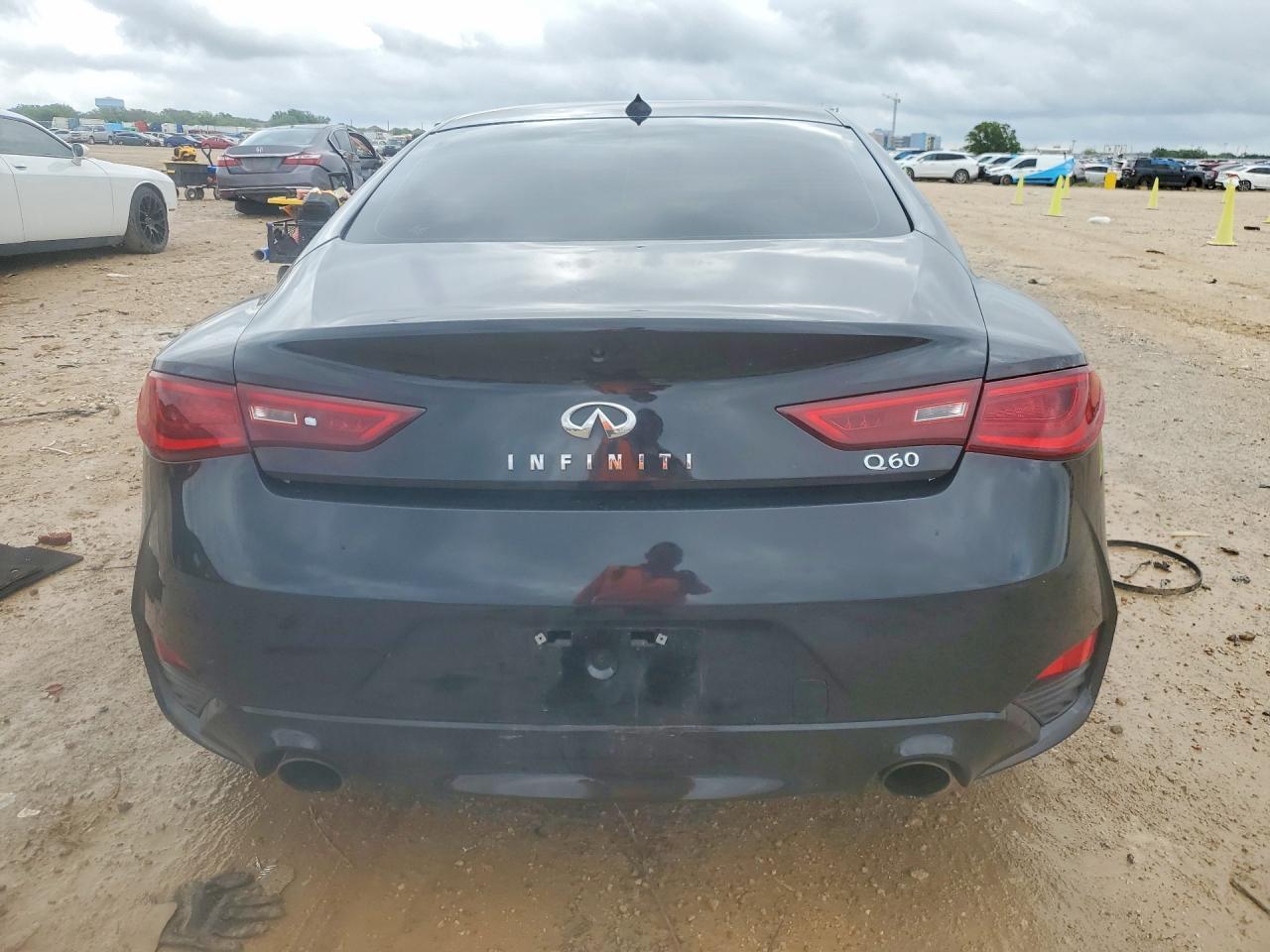 2018 Infiniti Q60 3.0T Luxe - Image 6