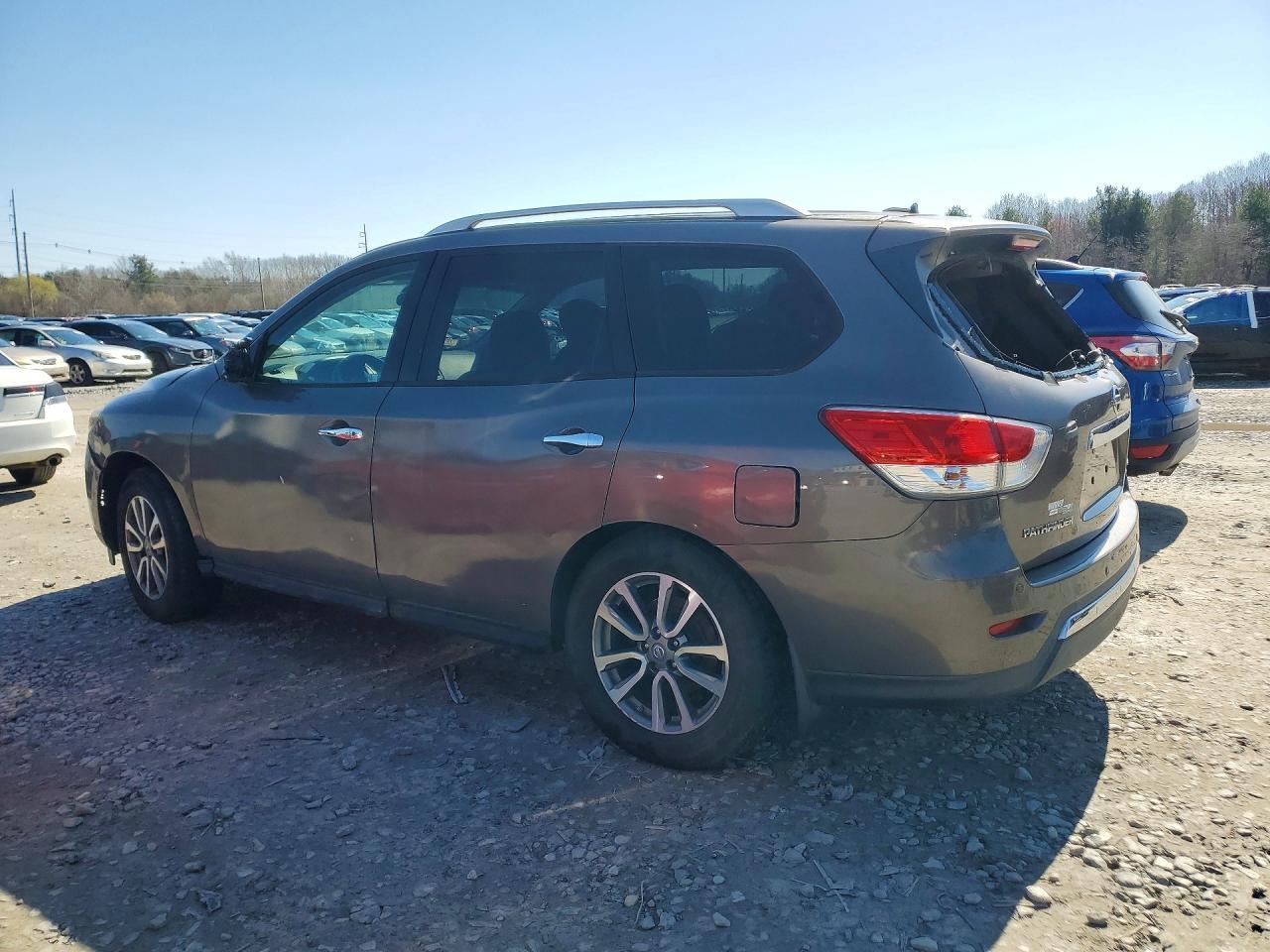 2013 Nissan Pathfinder S - Фото 2