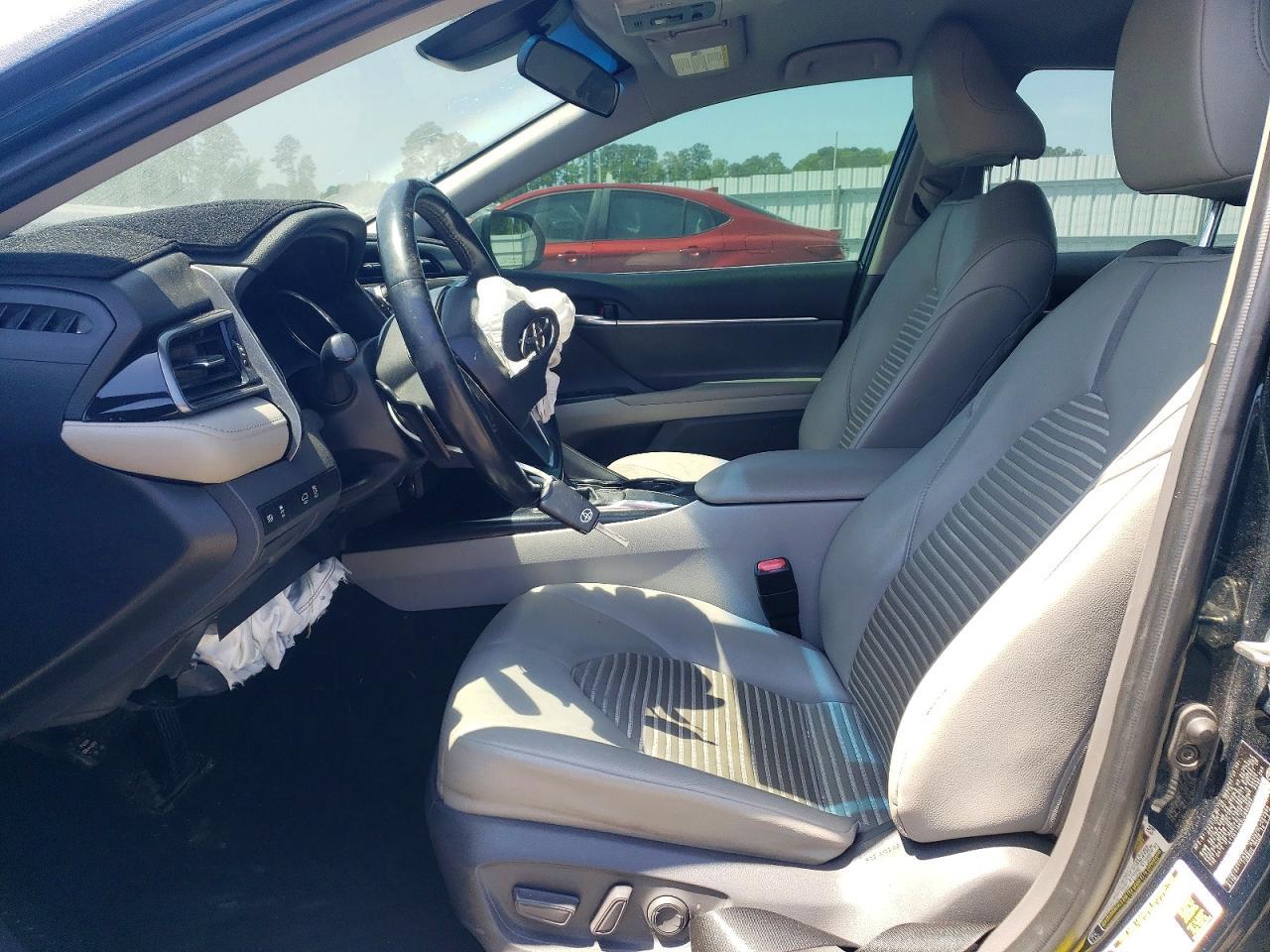 2020 Toyota Camry Se - Фото 7