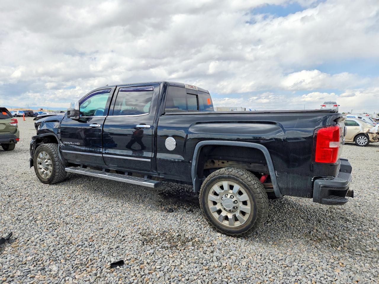 2015 GMC Sierra K2500 Denali - Image 2