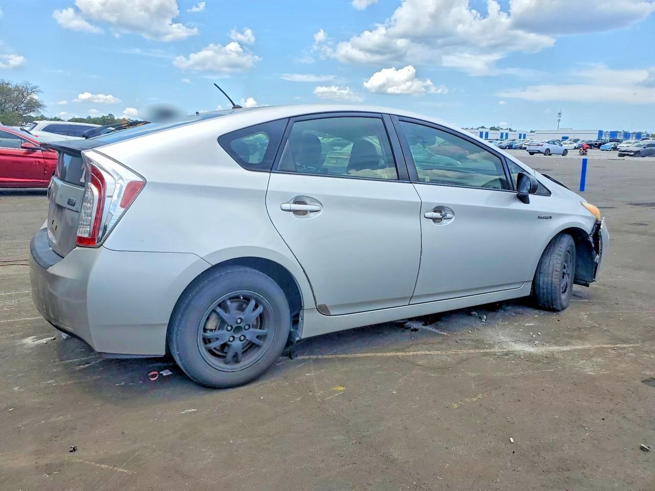 2012 Toyota Prius Two - Фото 3