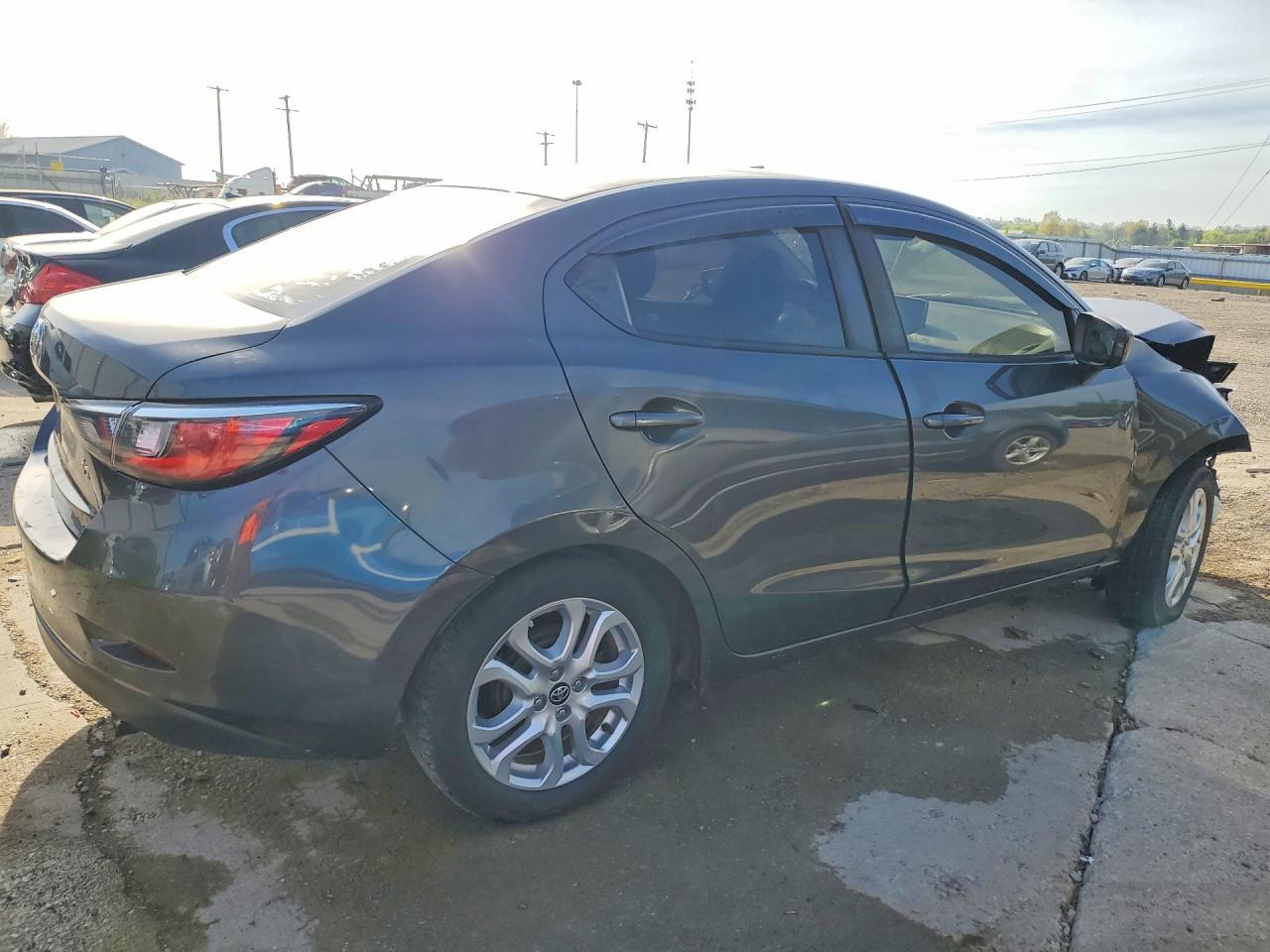 2018 Toyota Yaris Ia Base - Image 3