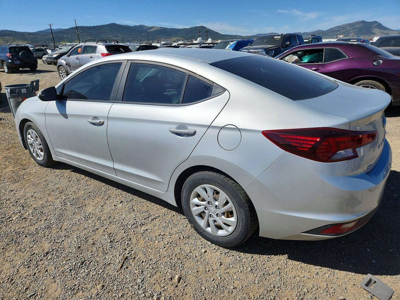 2019 Hyundai Elantra Se - Image 2