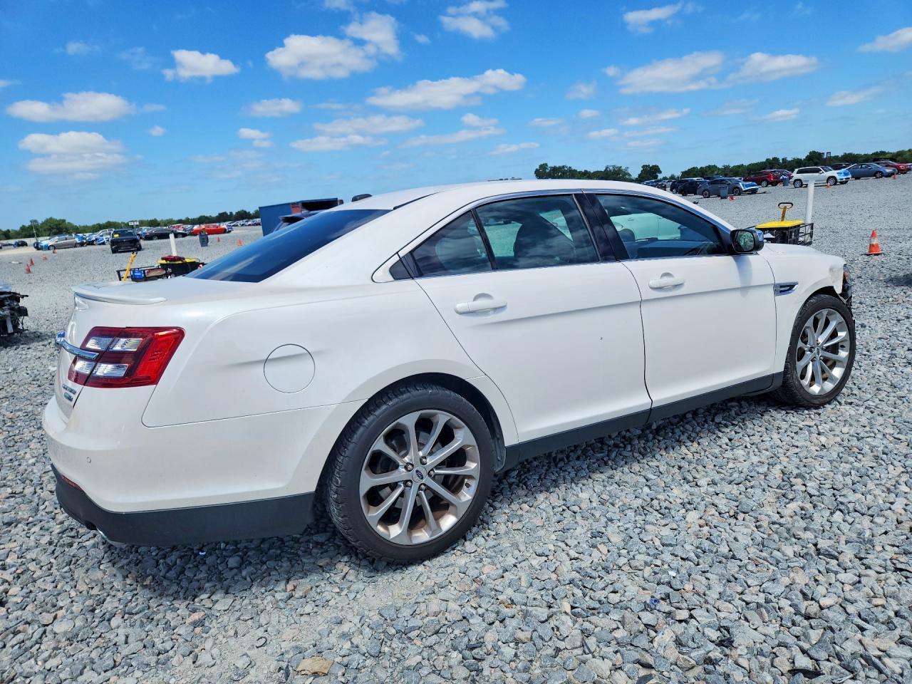 2018 Ford Taurus Limited - Image 3