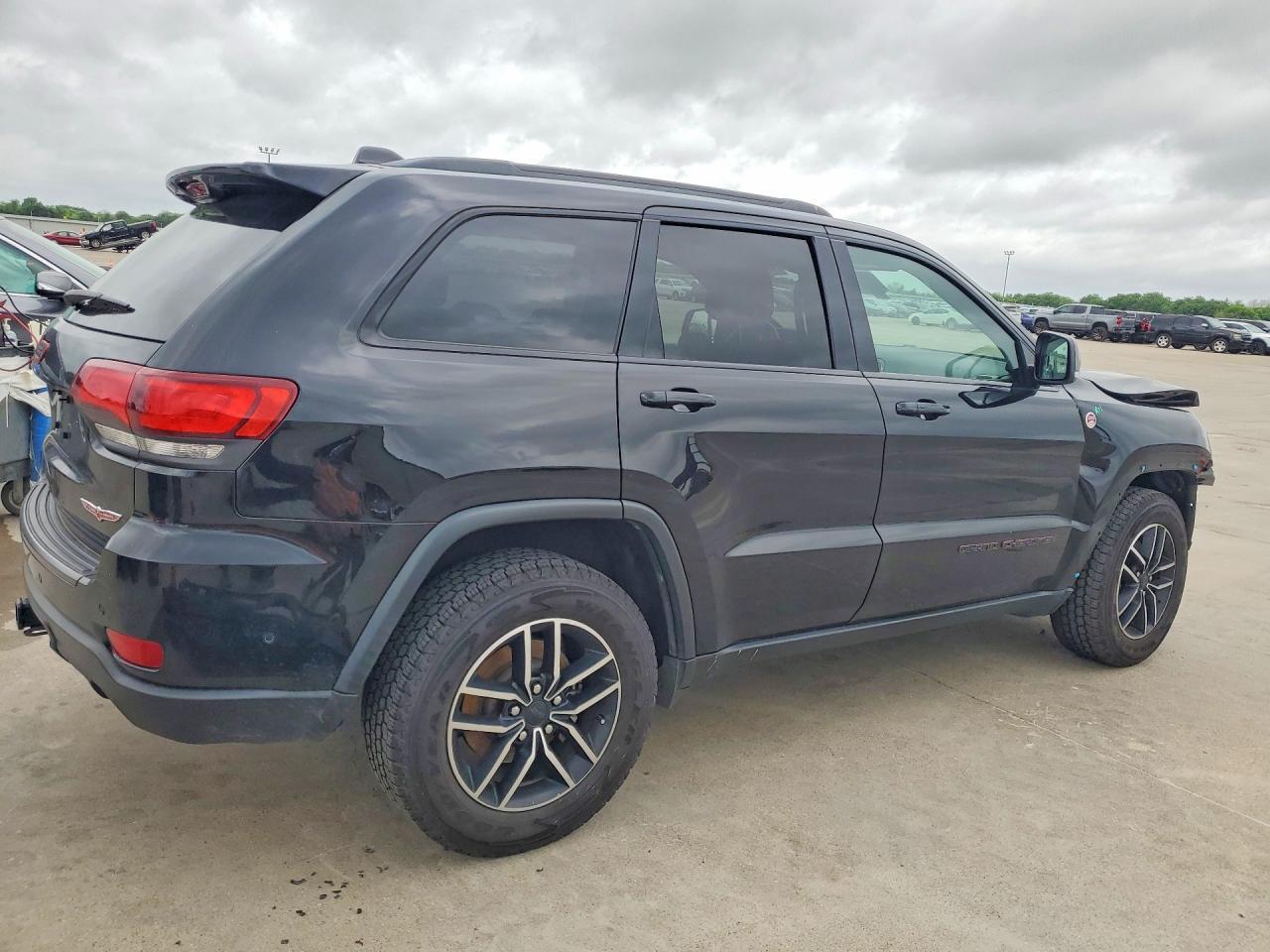 2019 Jeep Grand Cherokee Trailhawk - Image 3