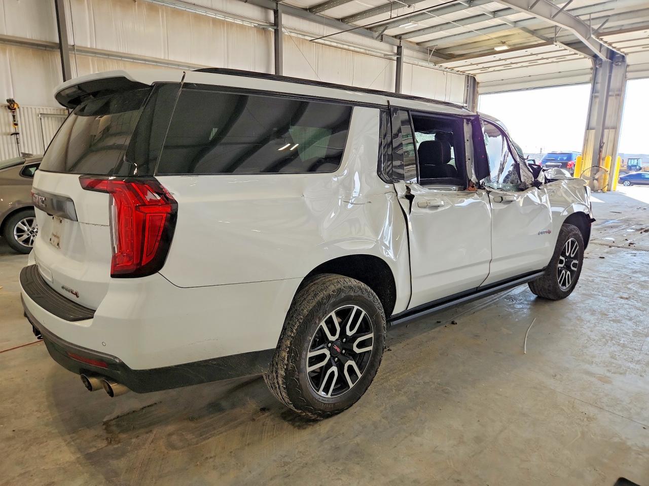 2024 GMC Yukon Xl K1500 At4 - Фото 3