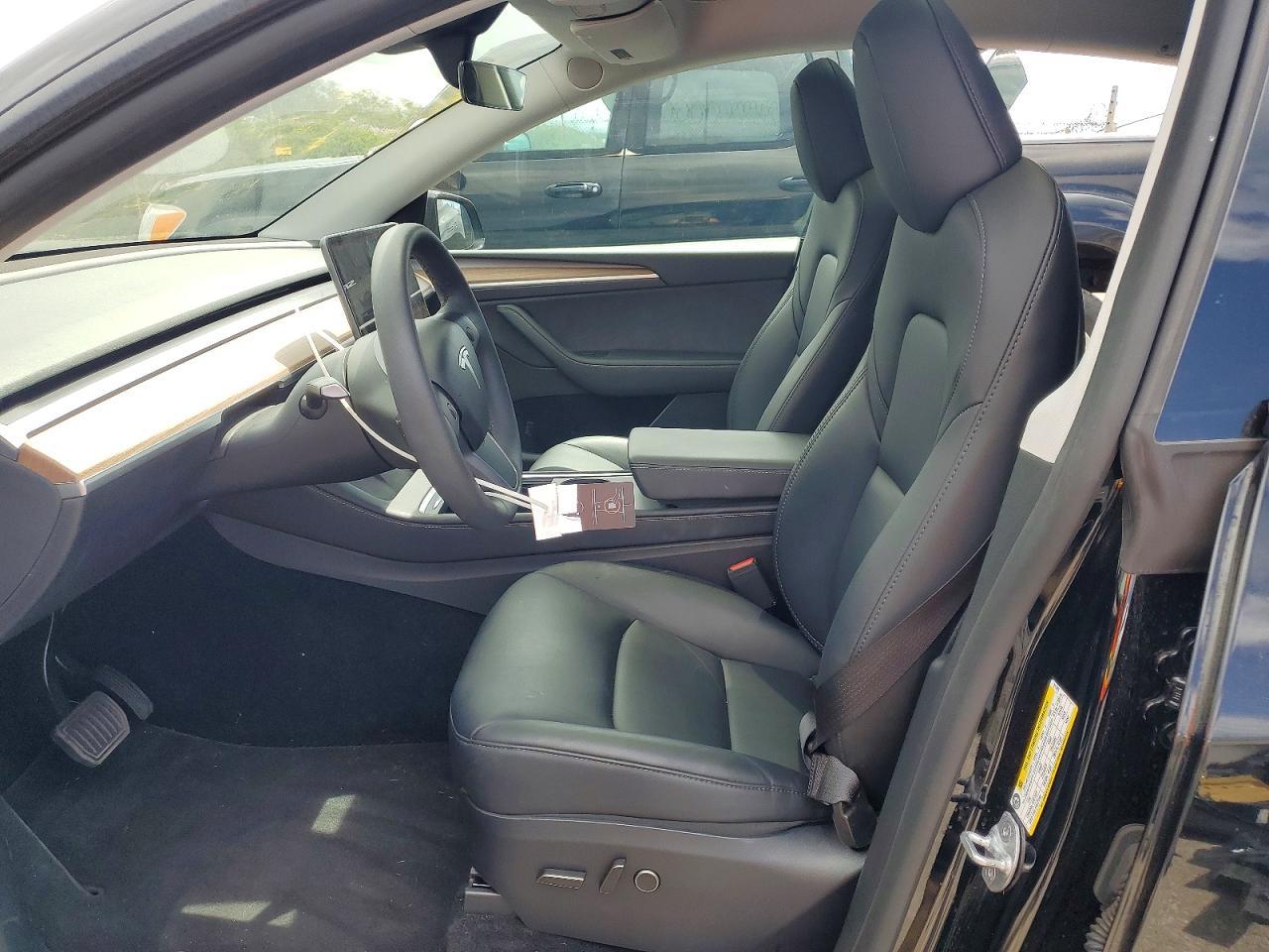2025 Tesla Model Y - Image 7