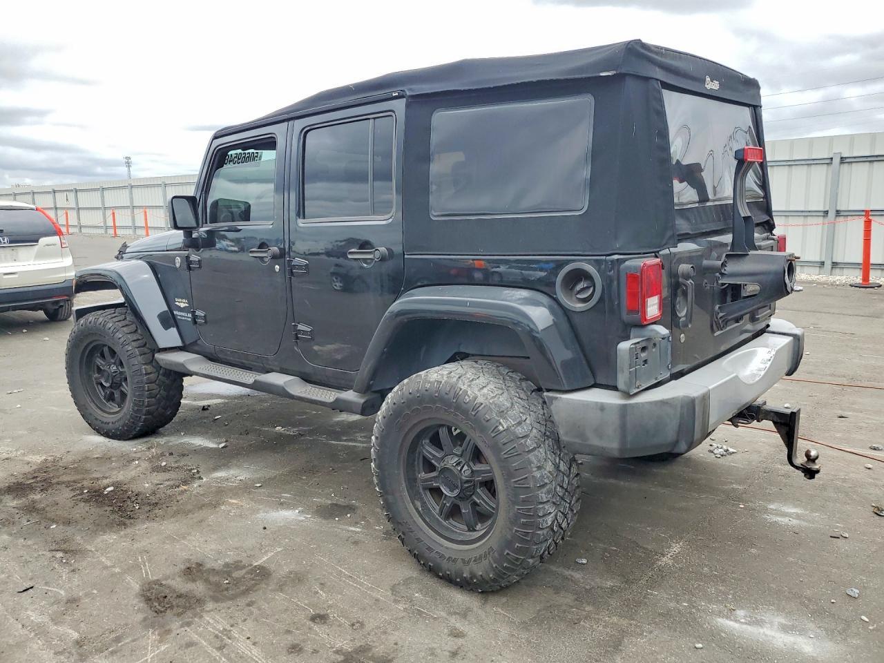 2008 Jeep Wrangler Unlimited Sahara - Image 2