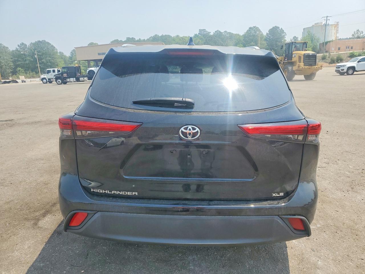 2022 Toyota Highlander Xle - Image 6