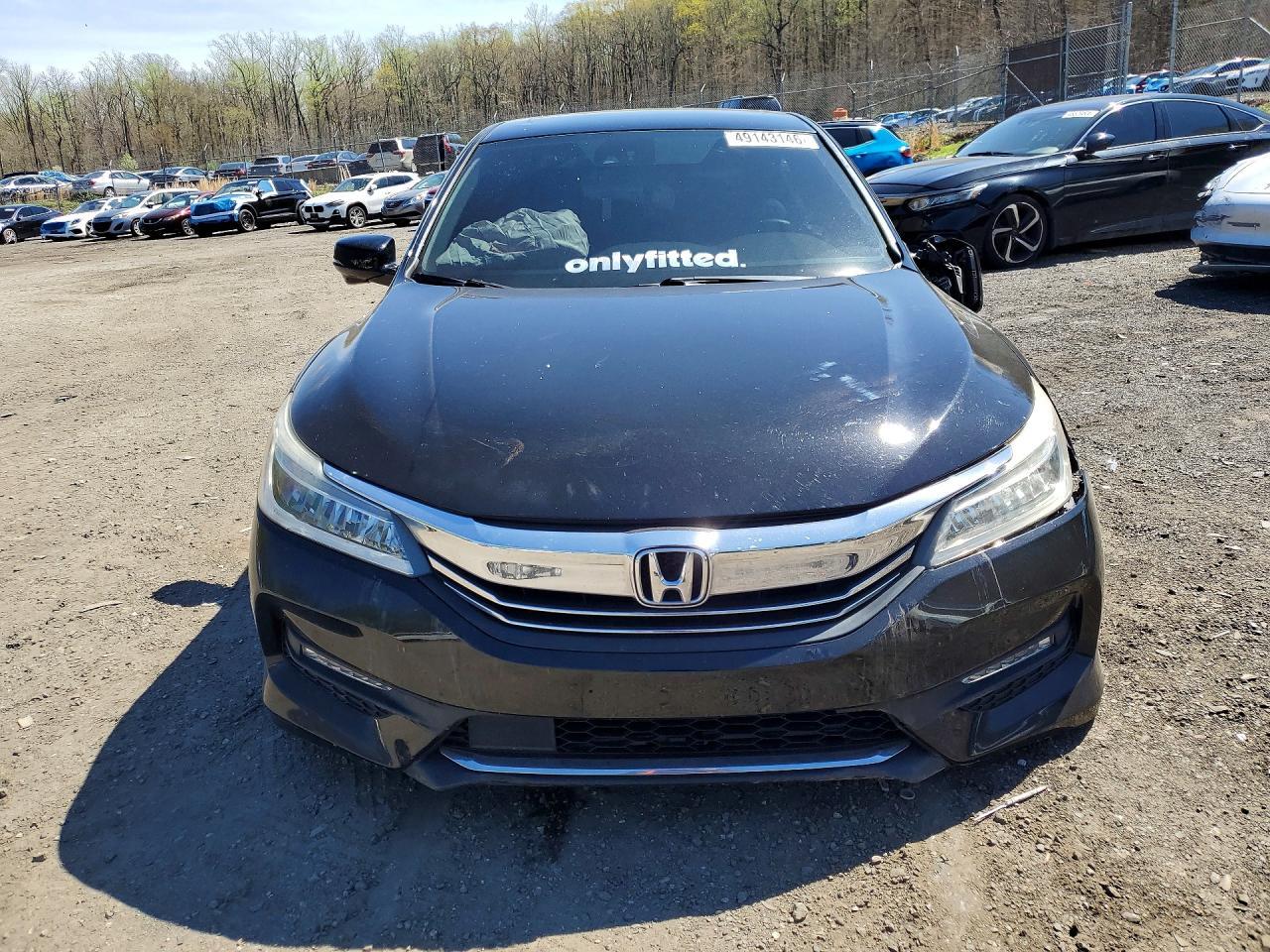 2017 Honda Accord Touring - Image 5