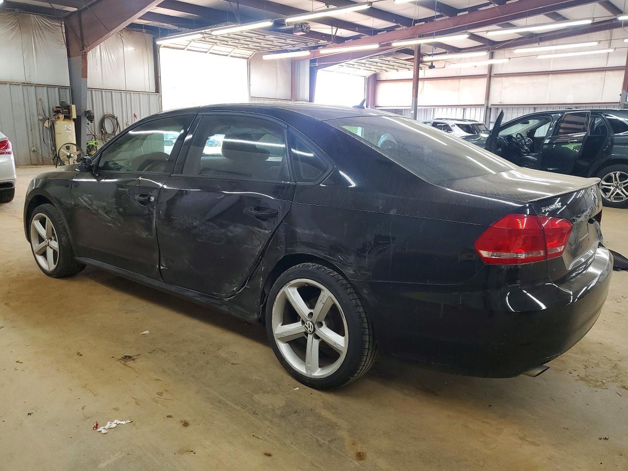 2012 Volkswagen Passat - Image 2