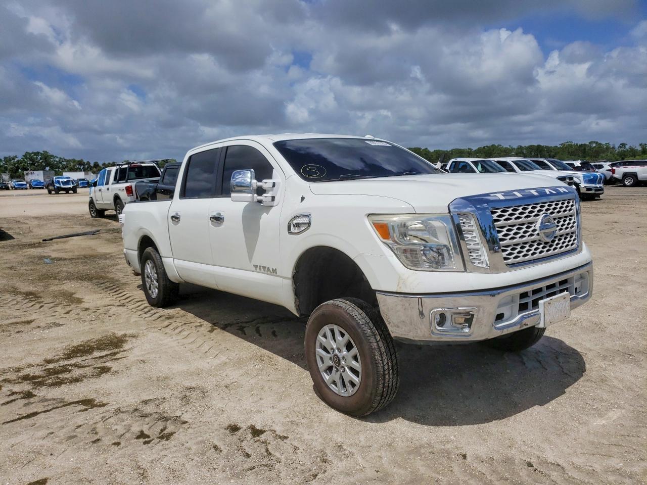 2017 Nissan Titan Sv - Image 4