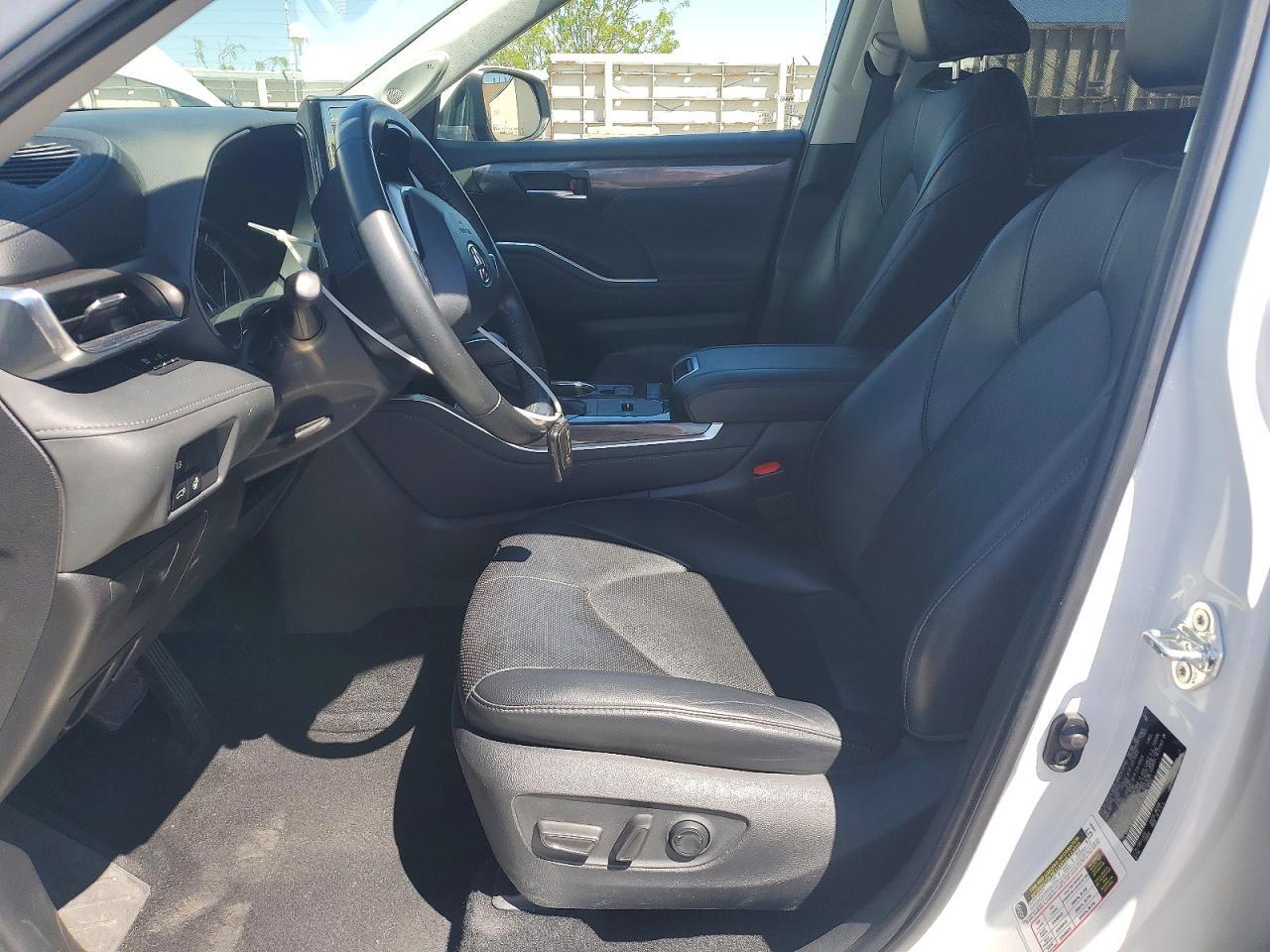 2022 Toyota Highlander - Image 7