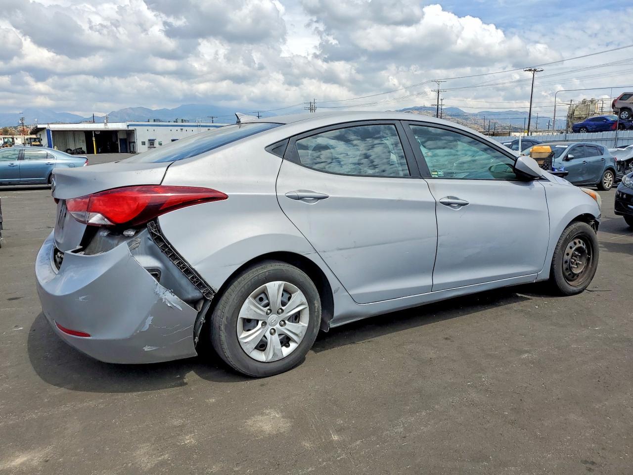 2016 Hyundai Elantra Se - Фото 3