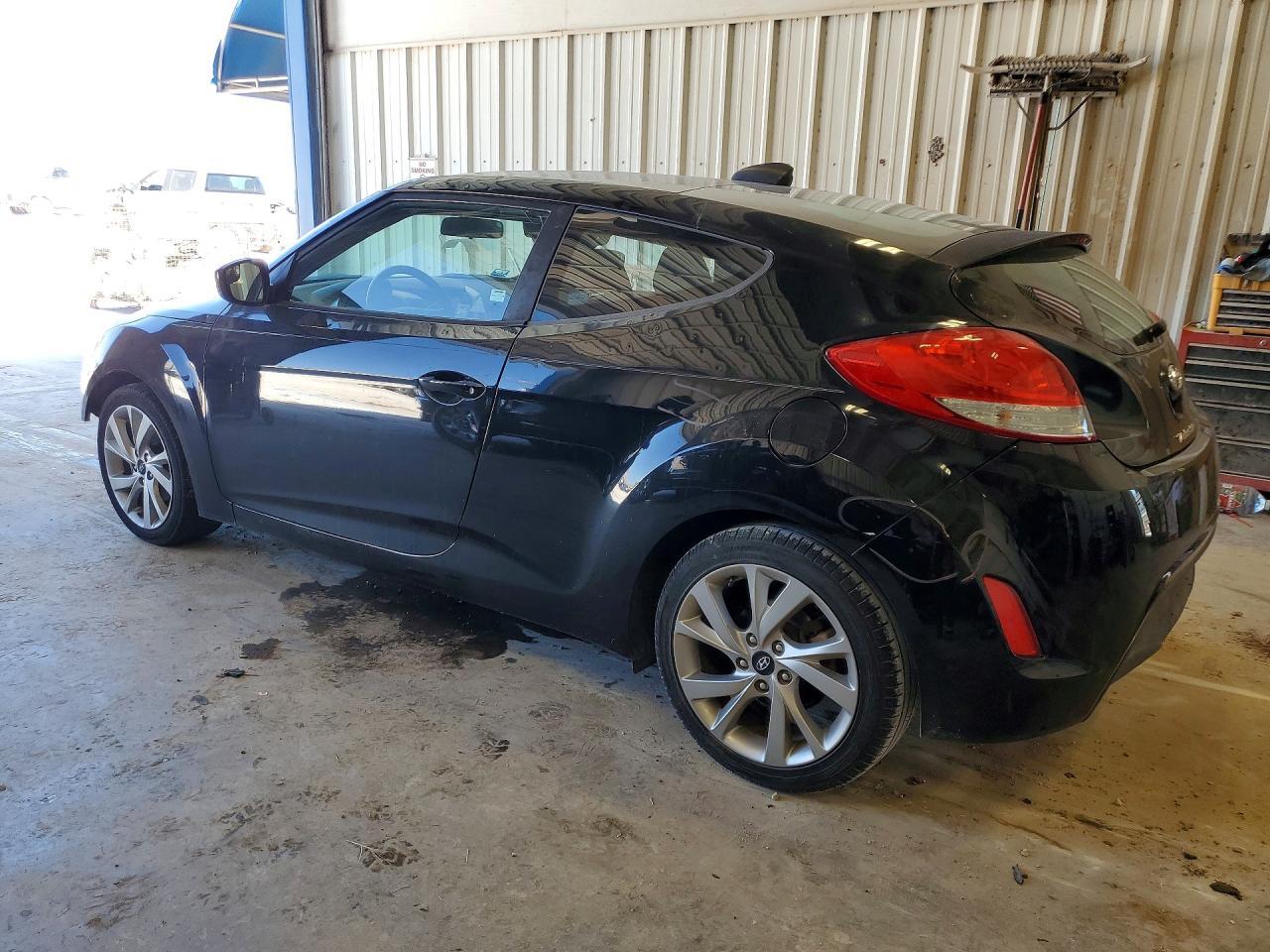 2017 Hyundai Veloster Base - Image 2