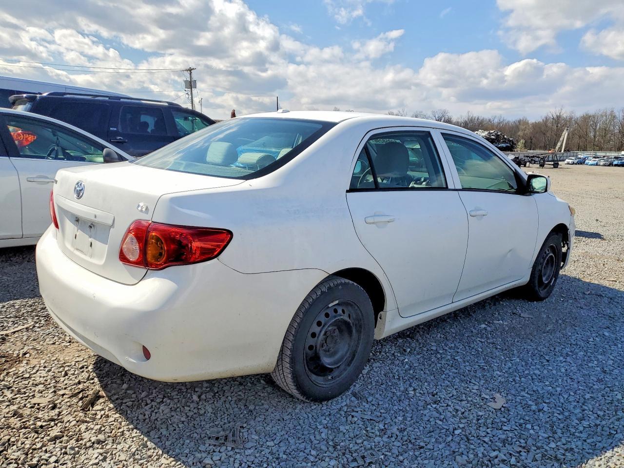 2010 Toyota Corolla Le - Фото 3