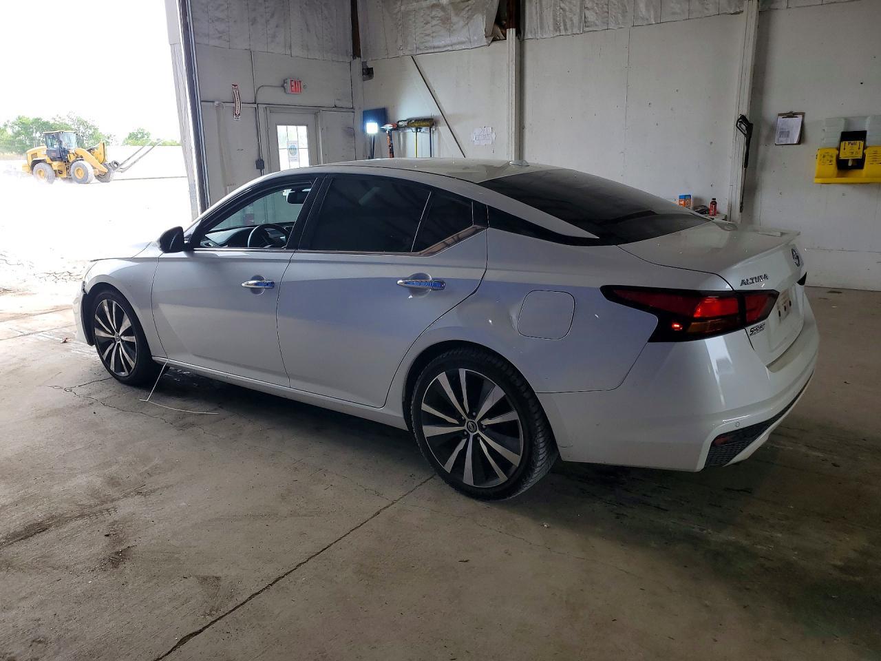2019 Nissan Altima Platinum - Фото 2
