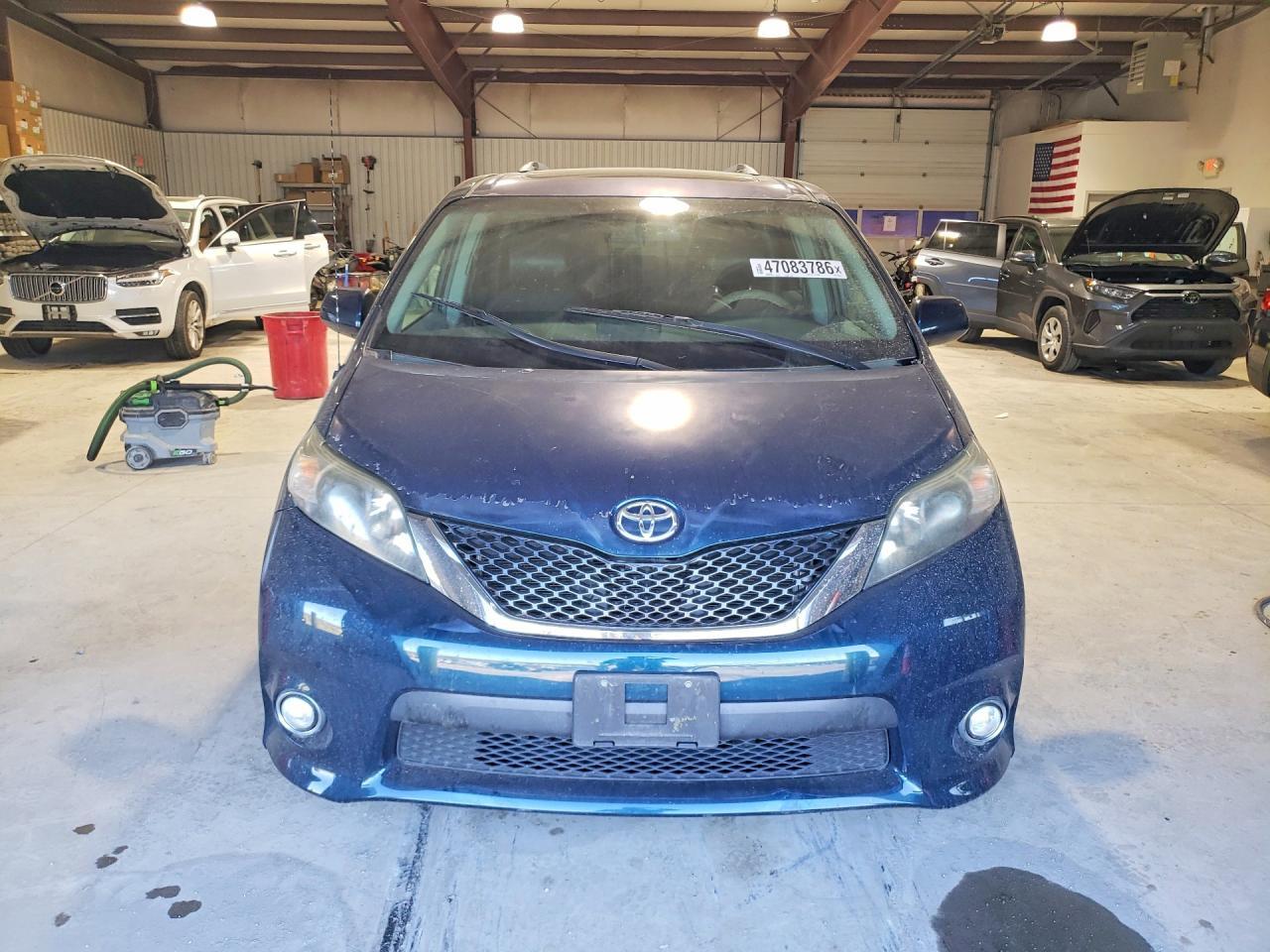 2011 Toyota Sienna Se 8-Passenger - Image 5