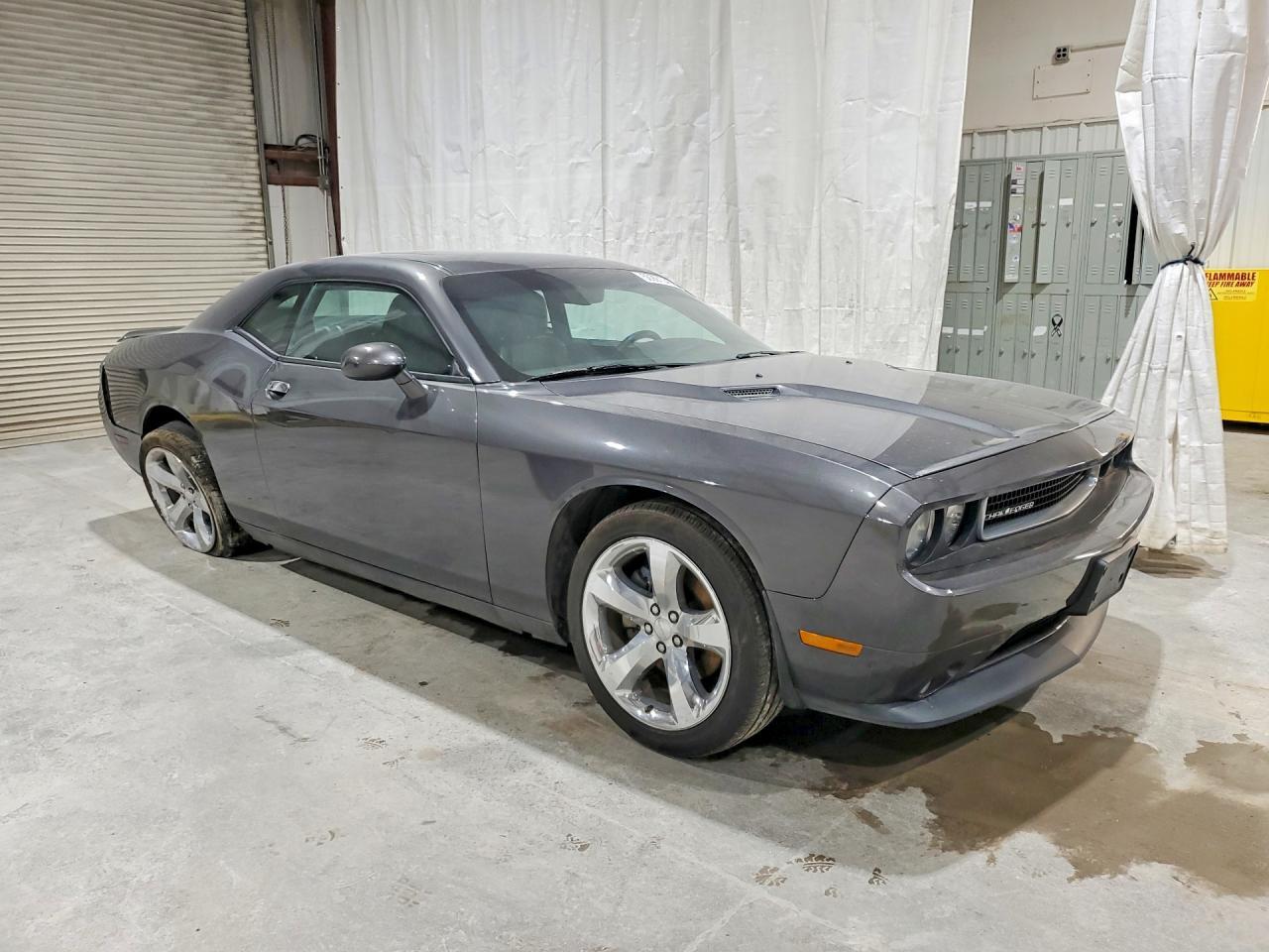 2014 Dodge Challenger Sxt - Image 4
