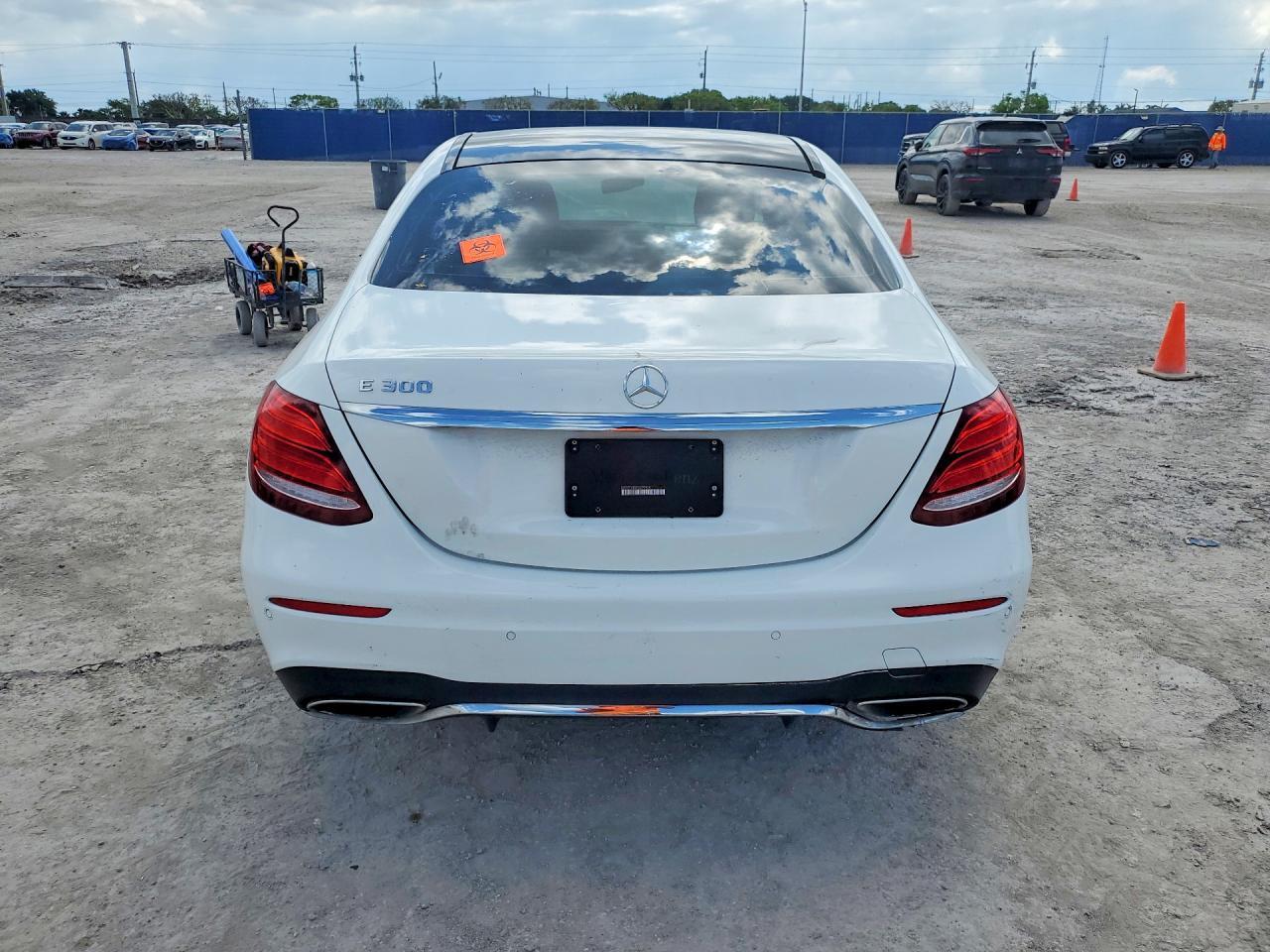 2017 Mercedes-Benz E 300 - Фото 6