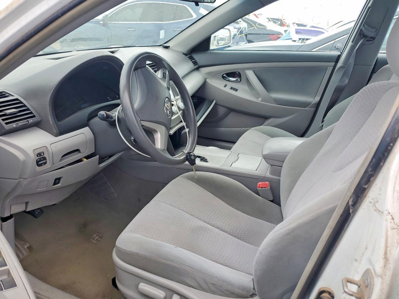 2010 Toyota Camry Le - Фото 7