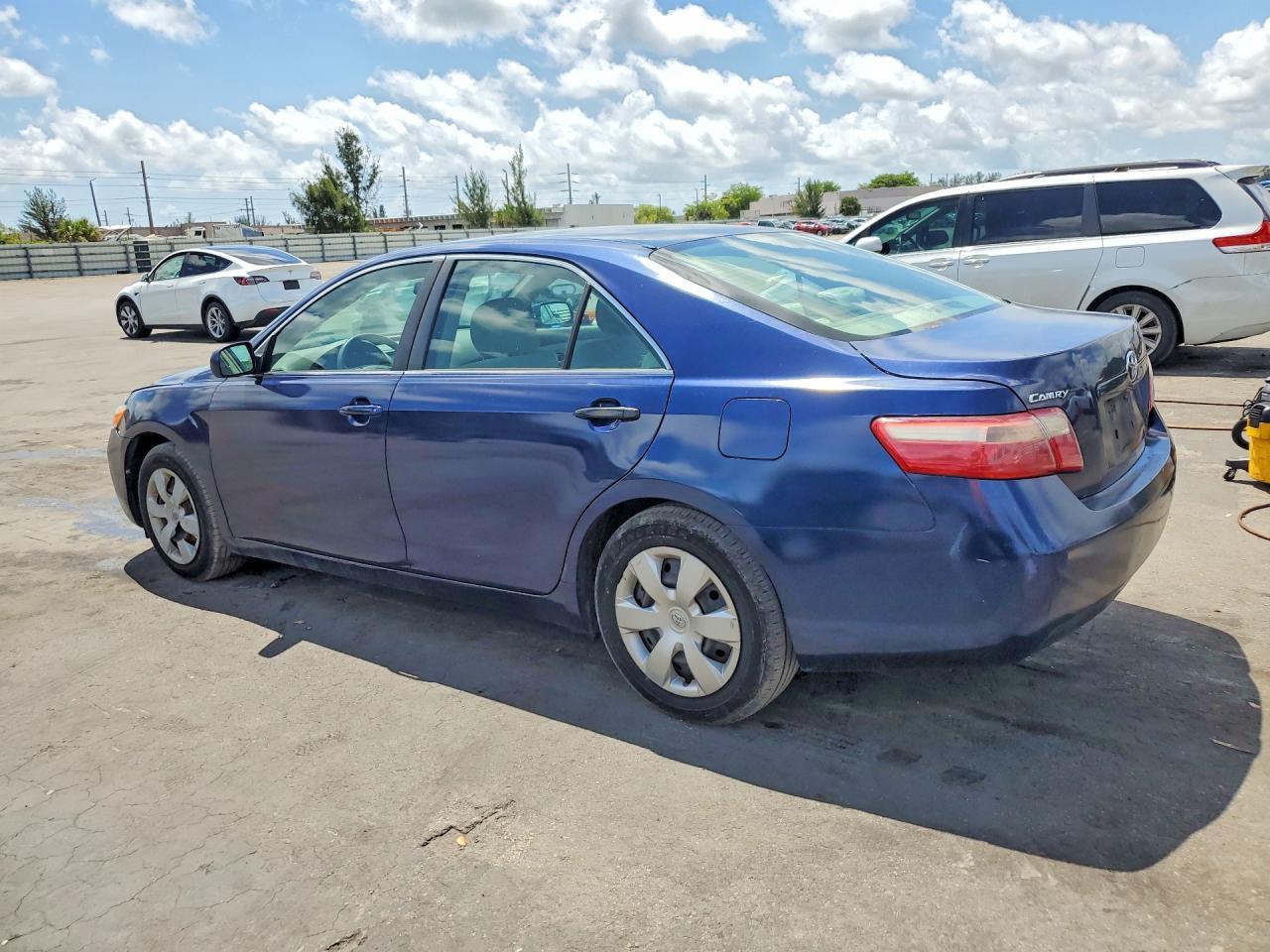 2008 Toyota Camry Le - Фото 2