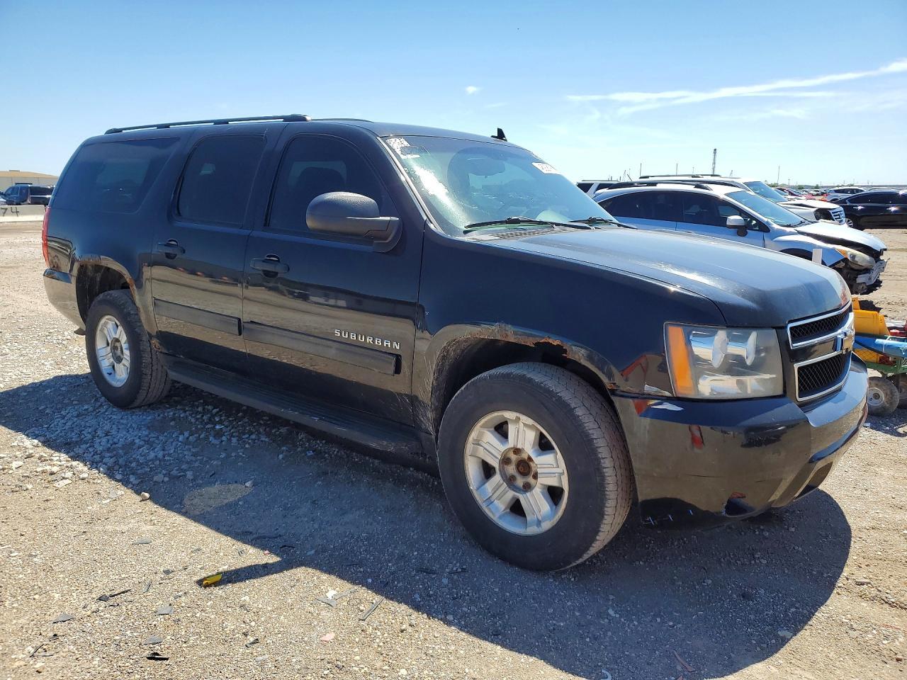 2010 Chevrolet Suburban K1500 Ls - Image 4