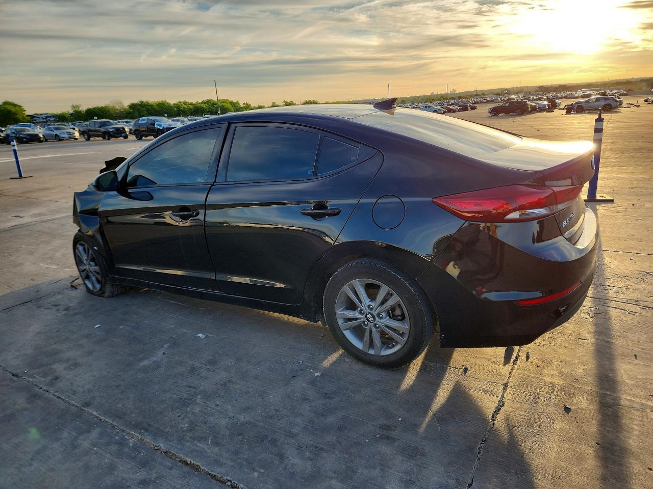 2018 Hyundai Elantra - Фото 2