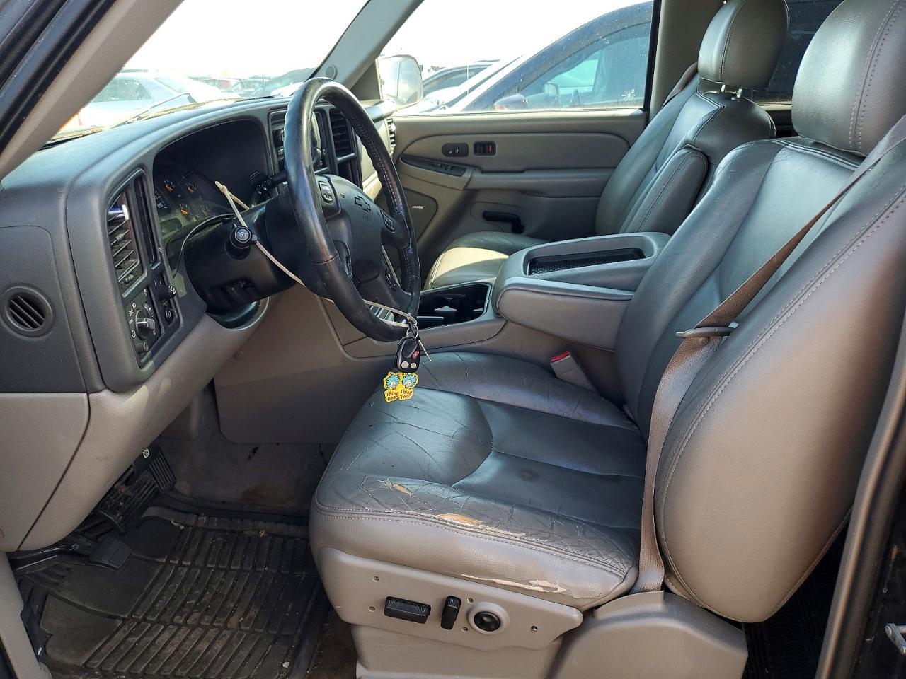 2004 Chevrolet Suburban - Фото 7