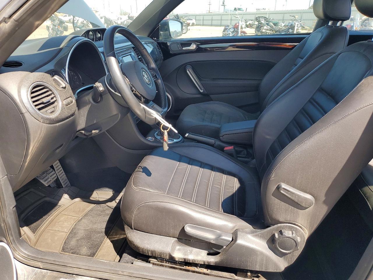 2012 Volkswagen Beetle Turbo - Image 7