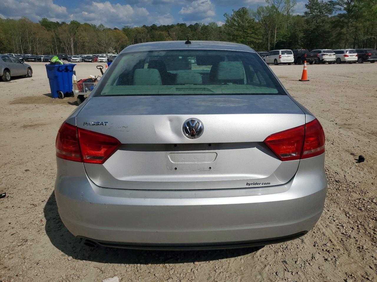 2013 Volkswagen Passat S - Image 6