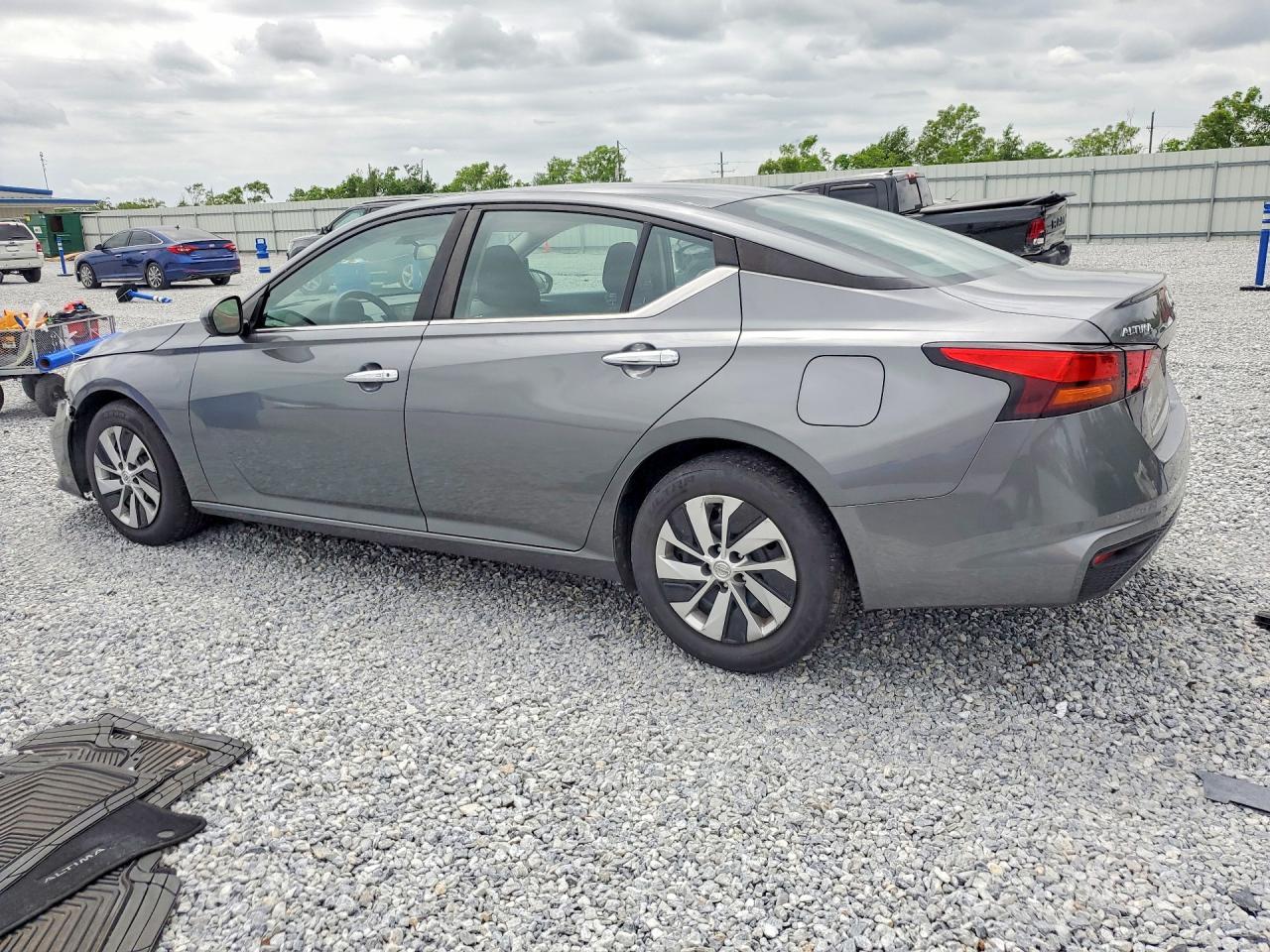 2022 Nissan Altima S - Фото 2