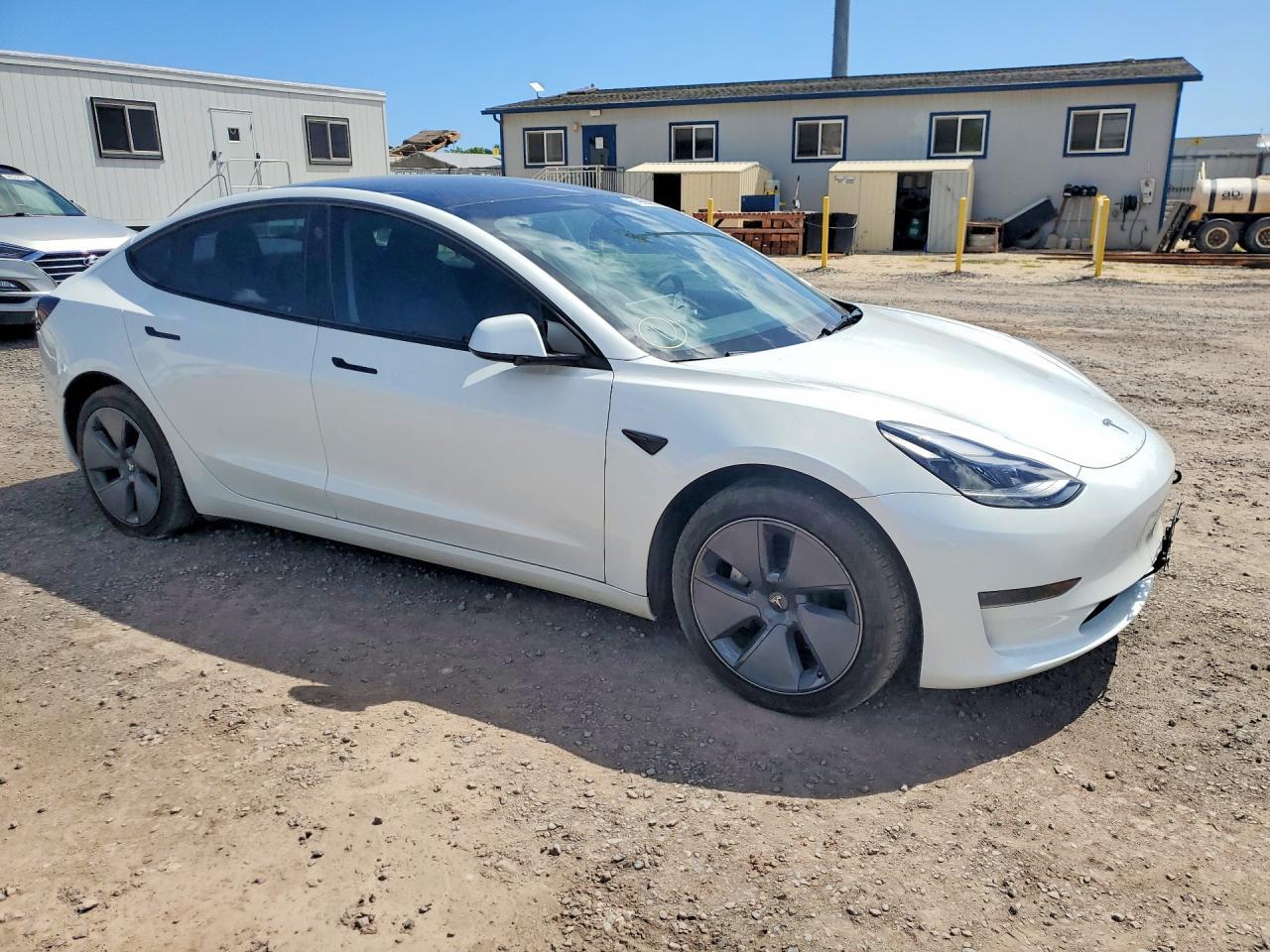 2023 Tesla Model 3 - Фото 4