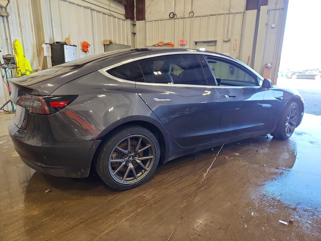 2018 Tesla Model 3 - Фото 3