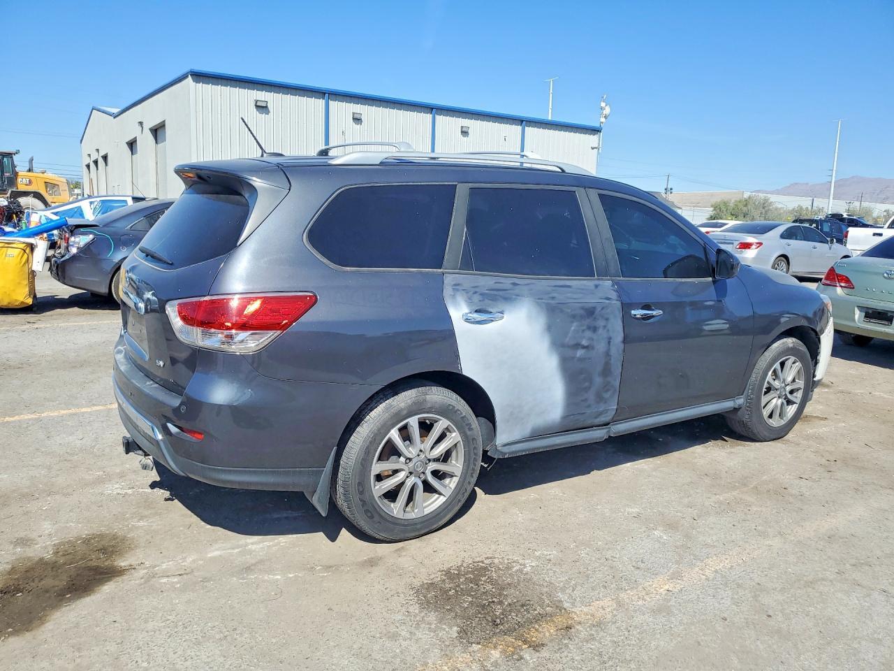 2014 Nissan Pathfinder - Image 3