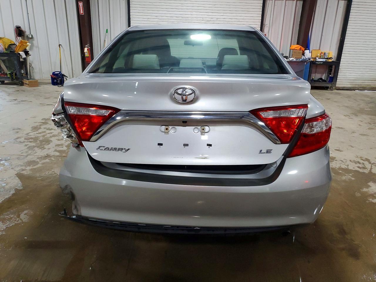 2017 Toyota Camry Le - Фото 6