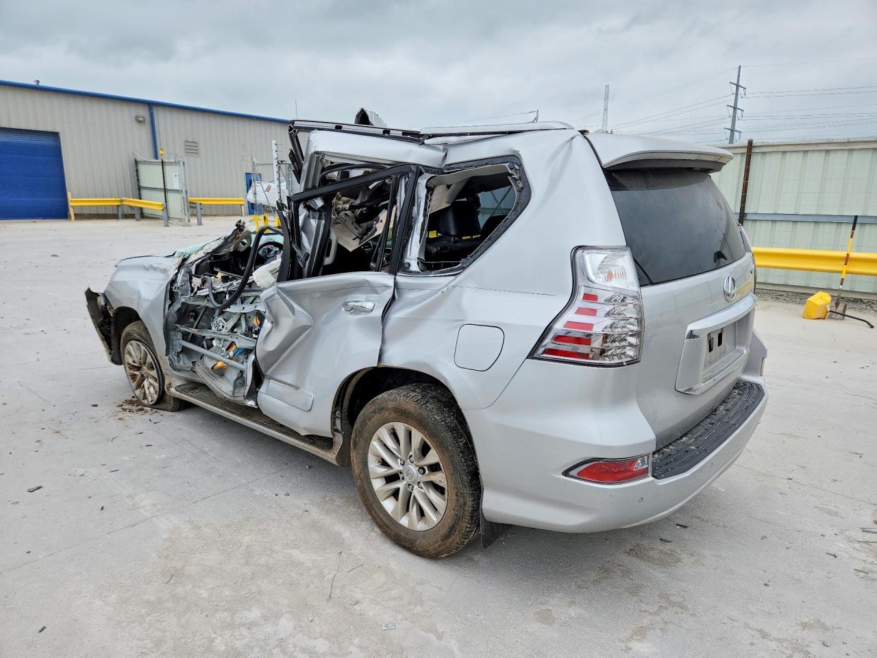 2014 Lexus Gx 460 - Image 2